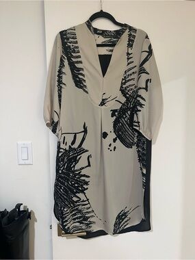 Beige & Black Abstract Print V-Neck Women’s Dress